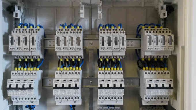 groepenkast samenstellen door elektricien rotterdam